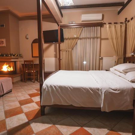 Kallinikos Guesthouse Káto Loutrákion Esterno foto
