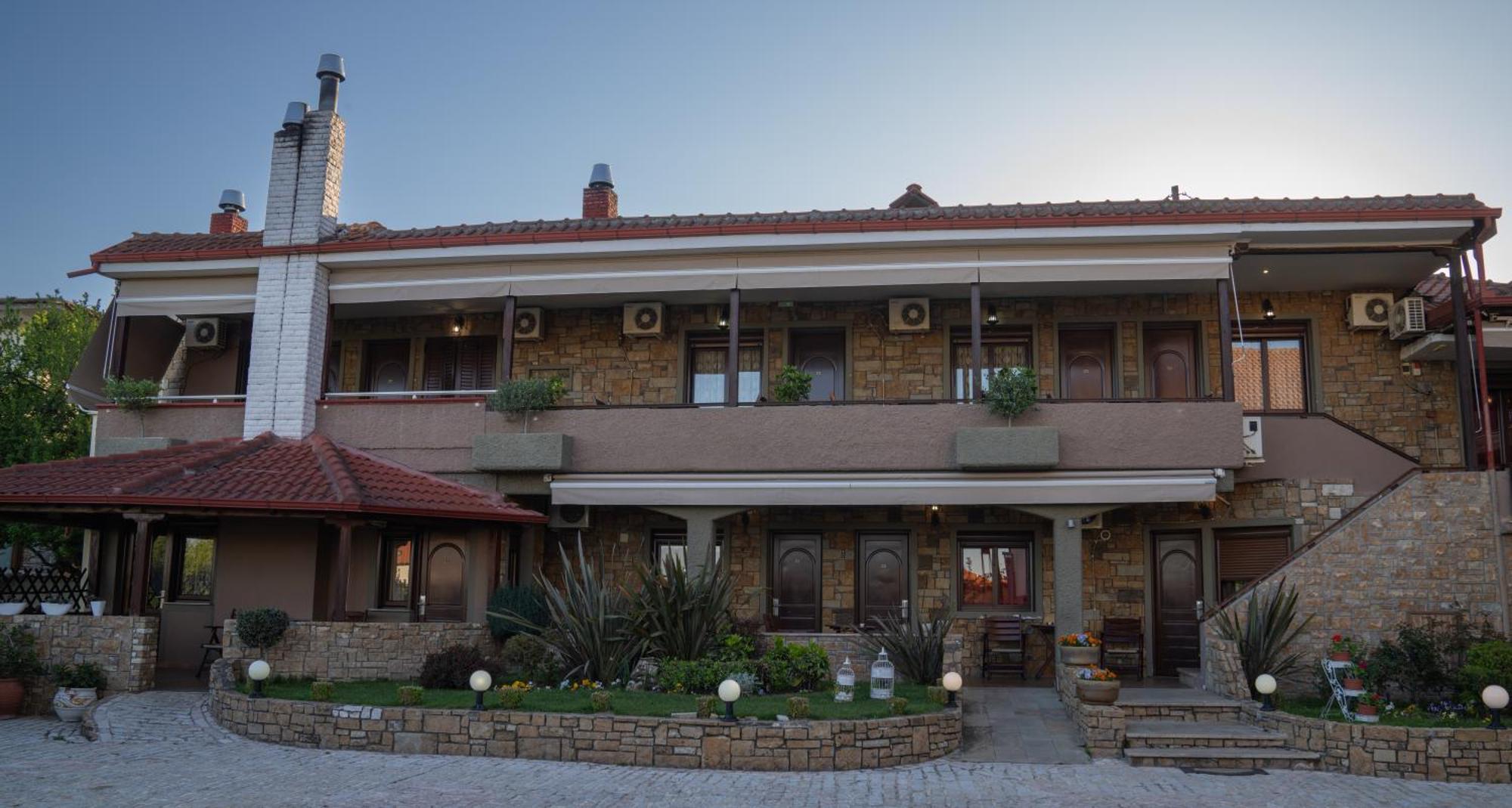 Kallinikos Guesthouse Káto Loutrákion Esterno foto
