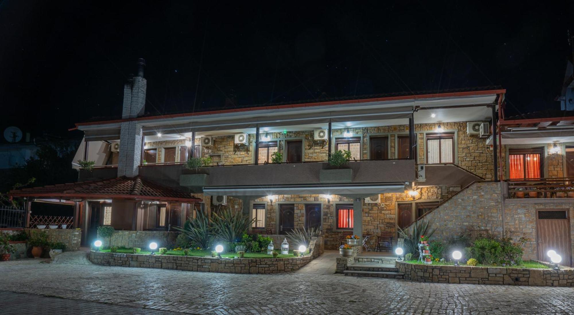 Kallinikos Guesthouse Káto Loutrákion Esterno foto