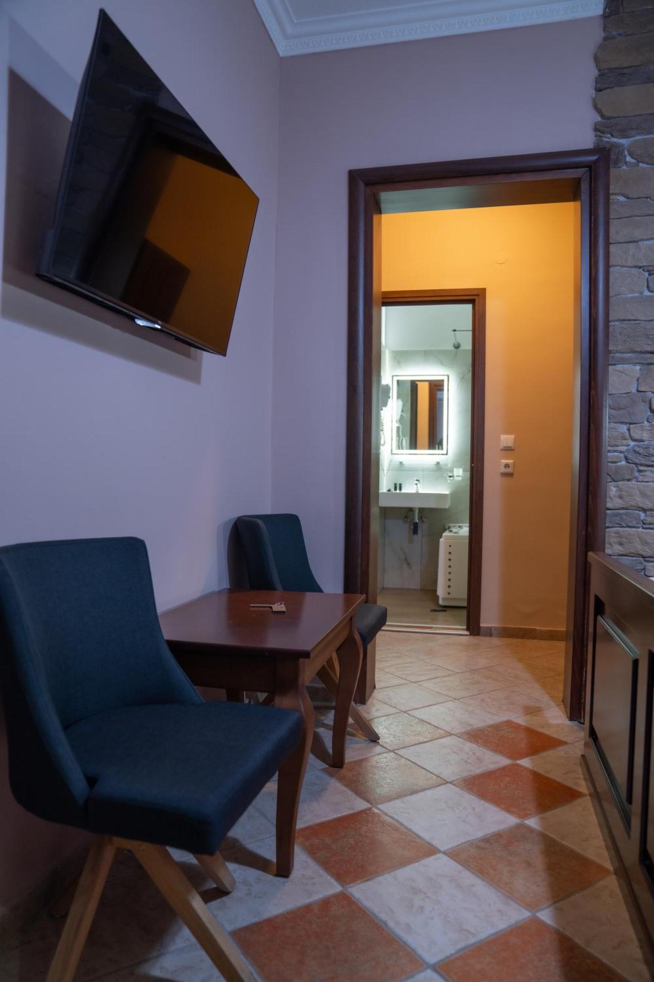 Kallinikos Guesthouse Káto Loutrákion Esterno foto