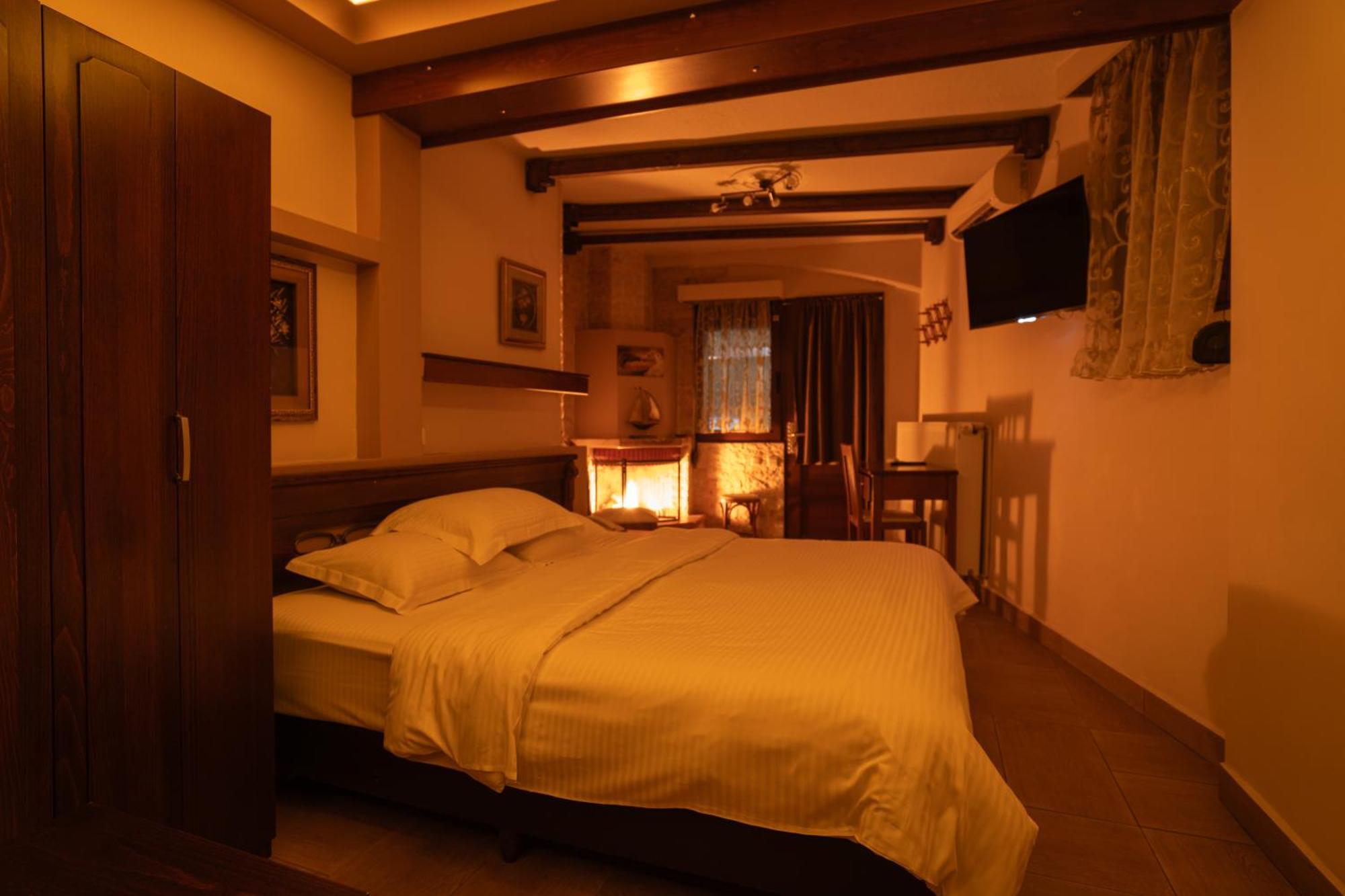 Kallinikos Guesthouse Káto Loutrákion Esterno foto
