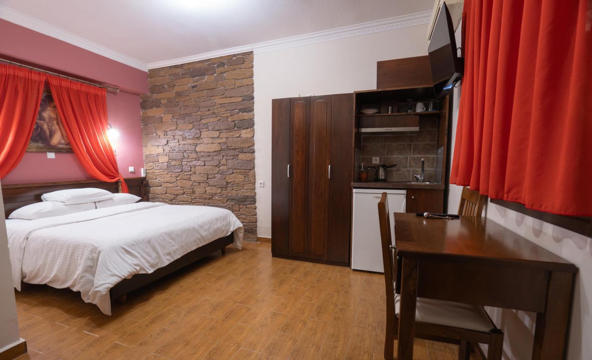 Kallinikos Guesthouse Káto Loutrákion Esterno foto