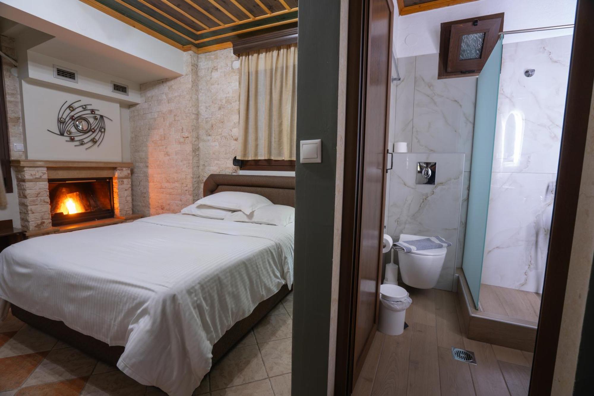 Kallinikos Guesthouse Káto Loutrákion Esterno foto