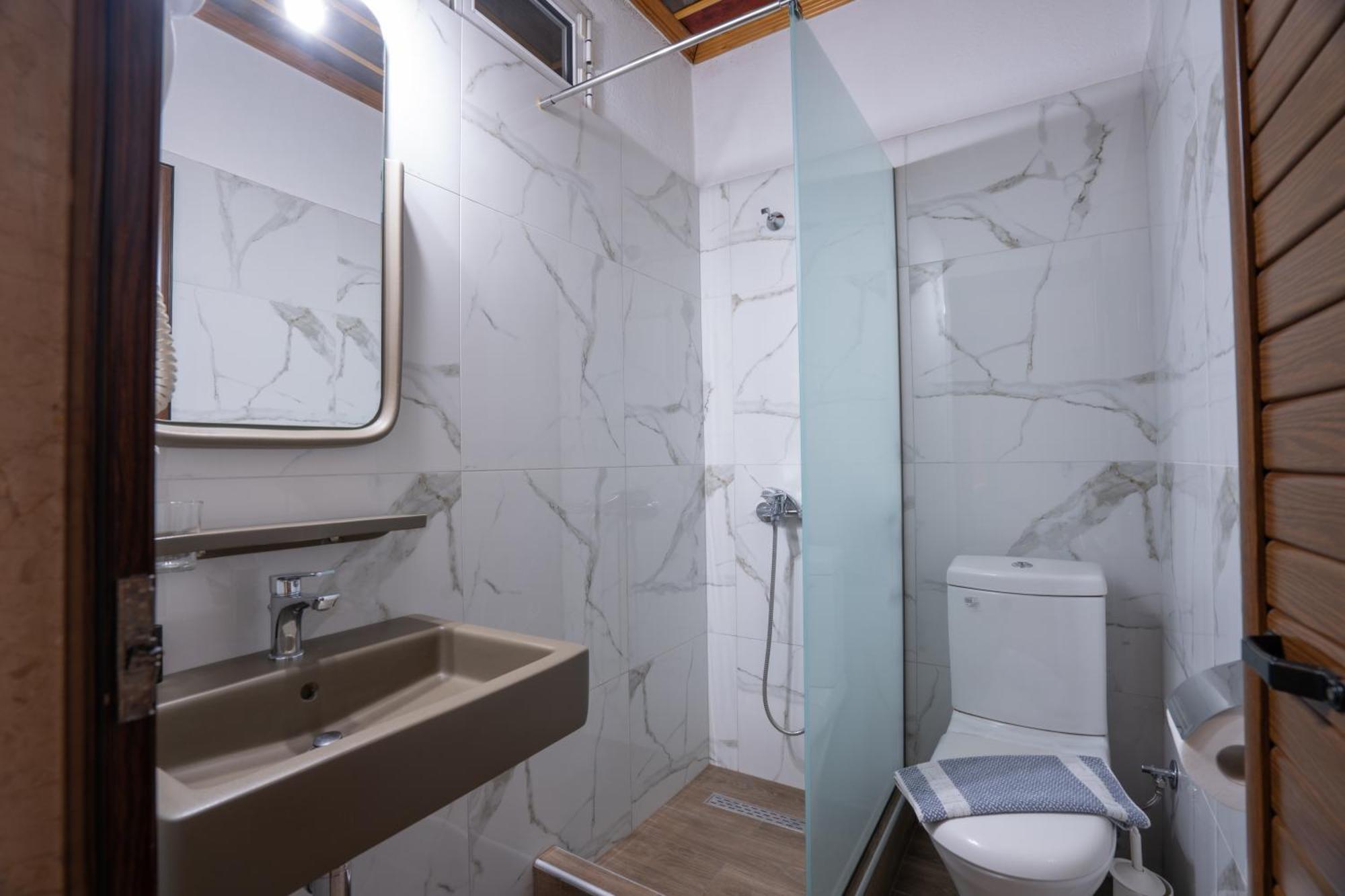 Kallinikos Guesthouse Káto Loutrákion Esterno foto