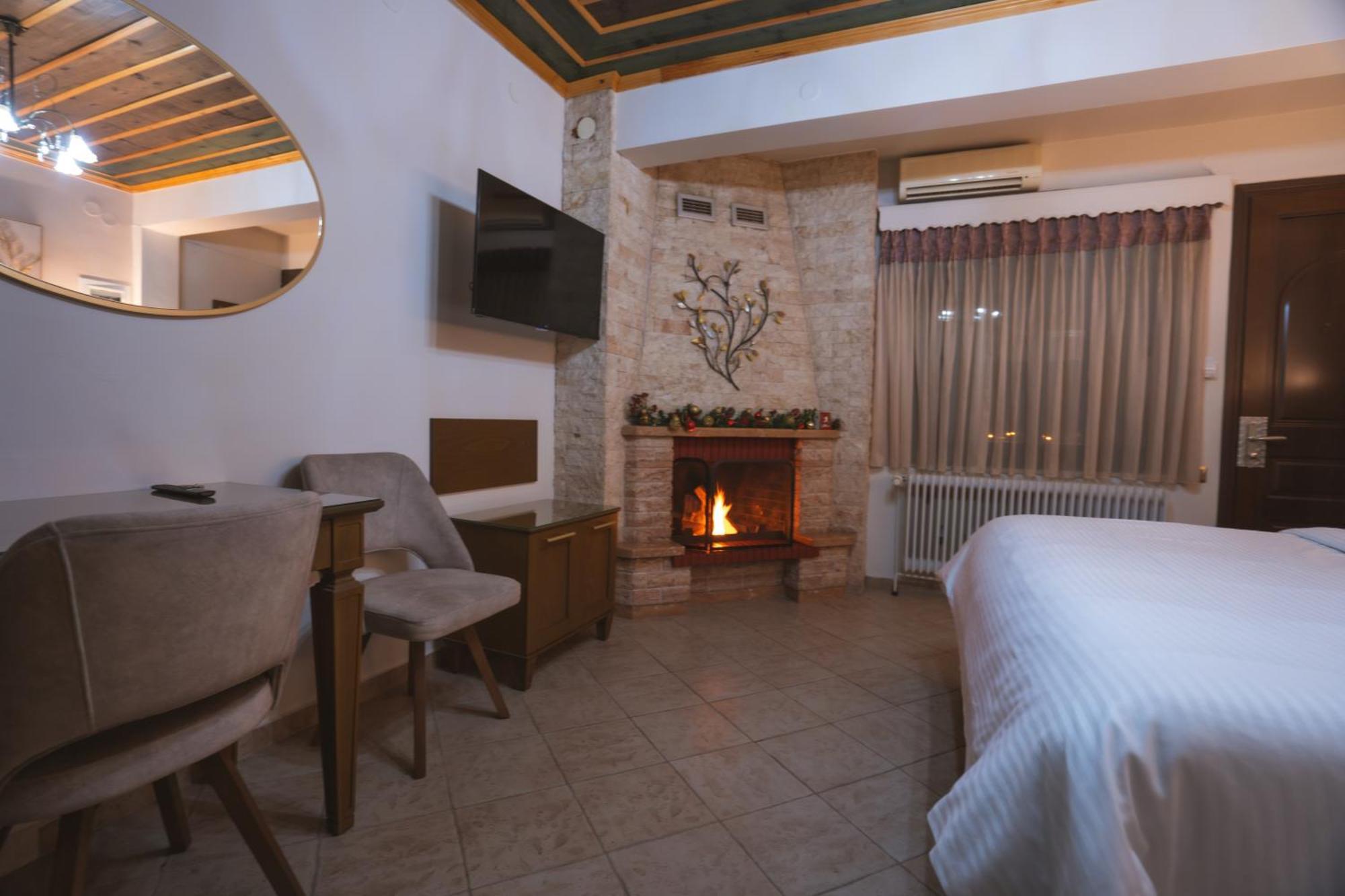 Kallinikos Guesthouse Káto Loutrákion Esterno foto