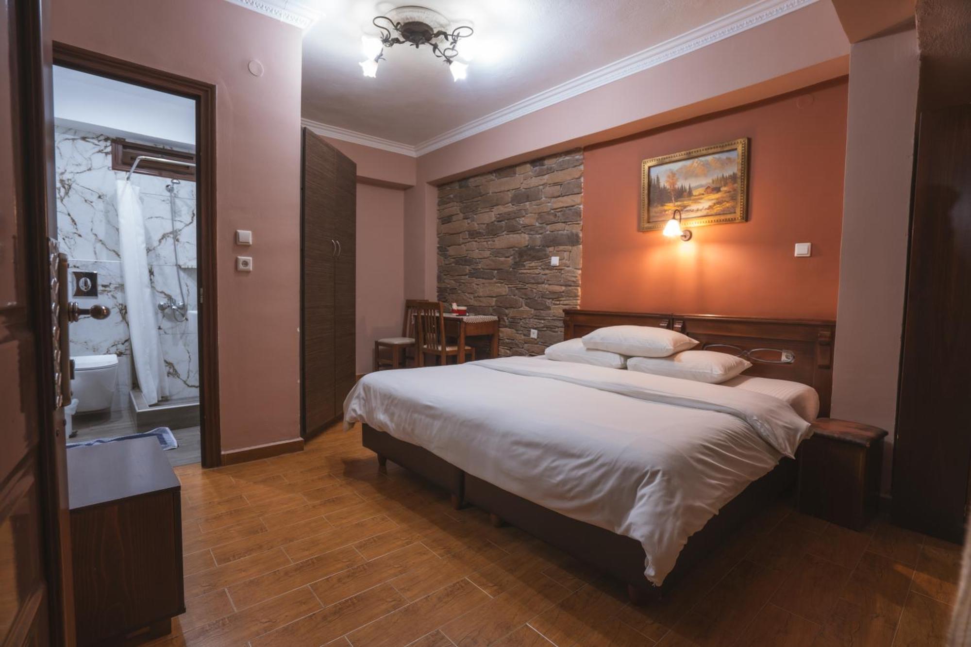 Kallinikos Guesthouse Káto Loutrákion Esterno foto